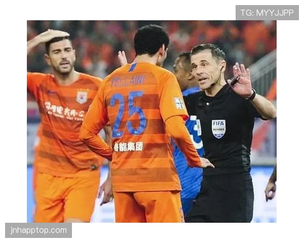 危险动作判罚规则详解及裁判如何区分合理拼抢与犯规